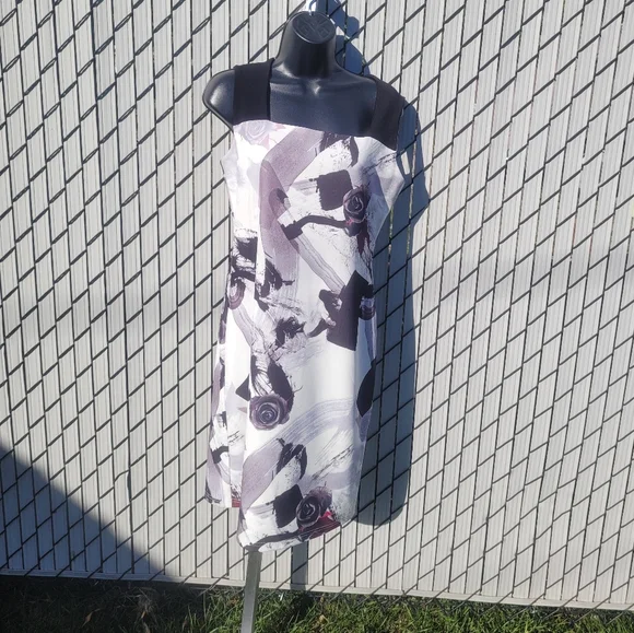 Beautiful dress - Picture 2 of 9